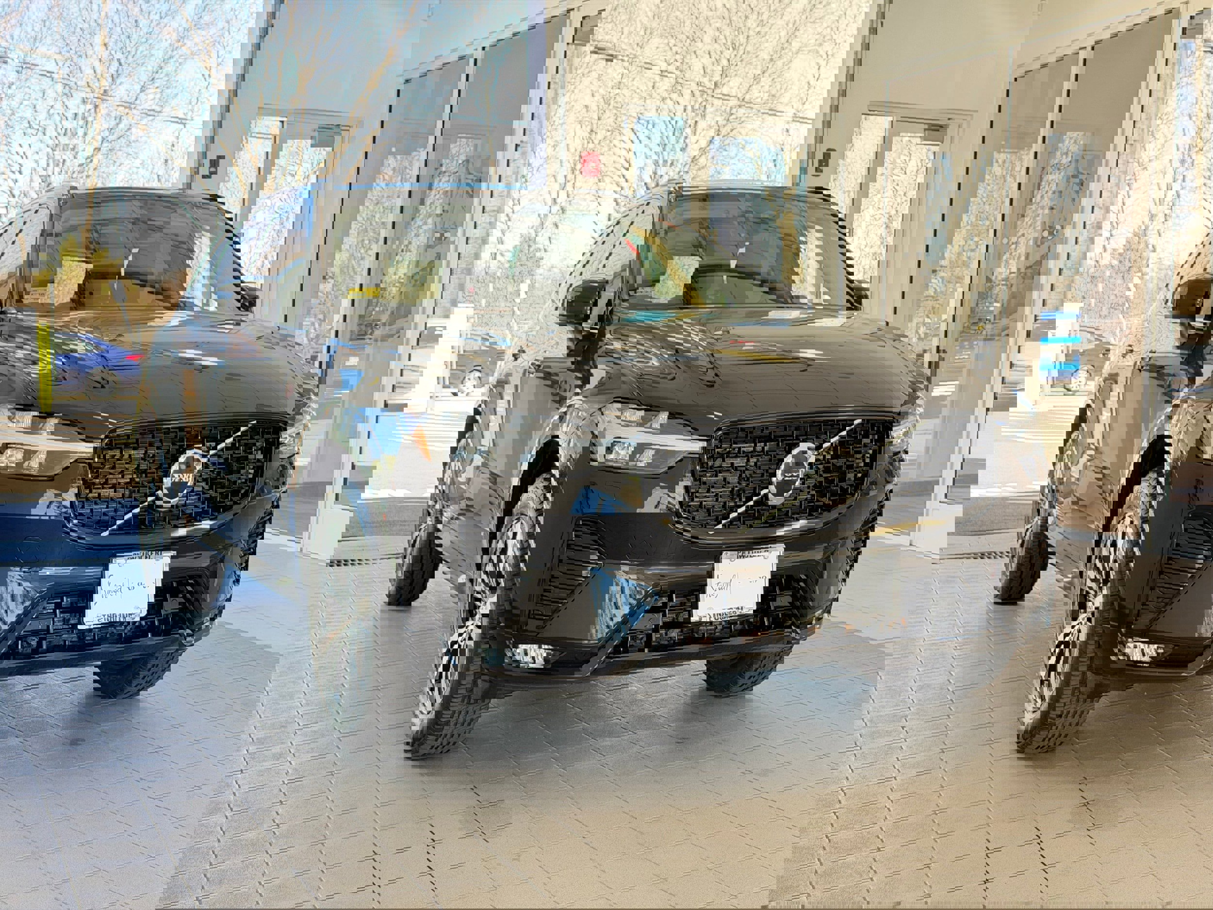 Certified 2025 Volvo XC60 B5 Core image 5