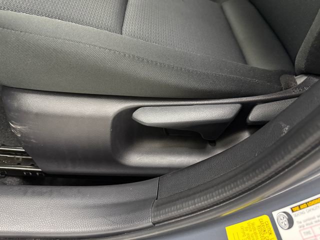 Used 2025 Toyota Prius LE FWD image 28