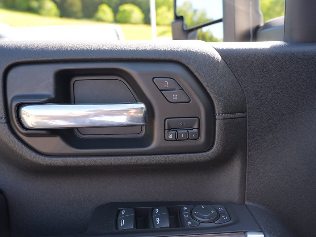 Certified 2022 Chevrolet Silverado 3500 High Country w/ Z71 Off-Road Package AWD/4WD image 17