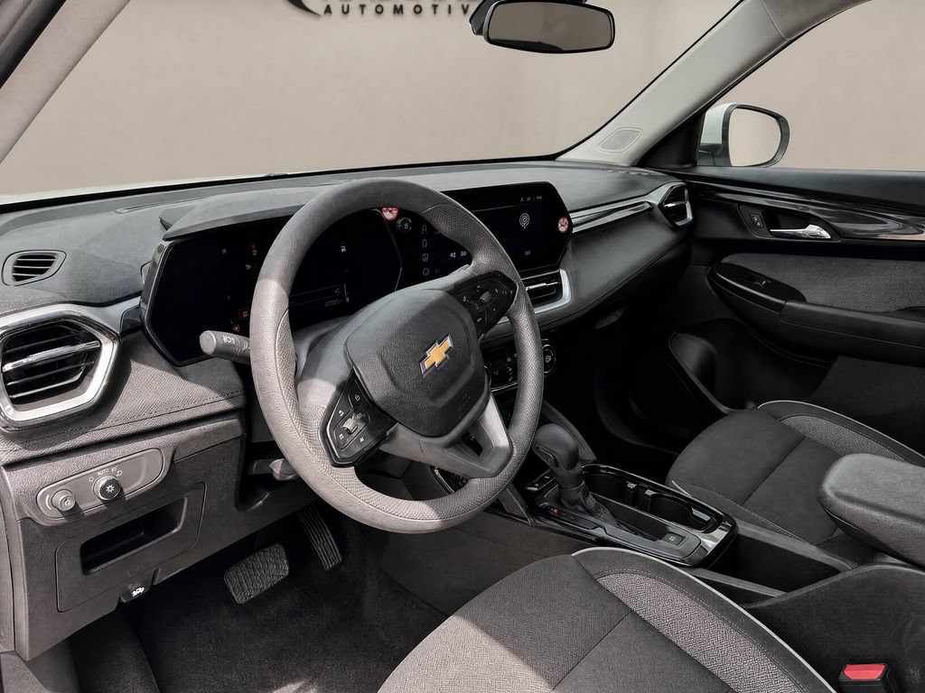 Used 2025 Chevrolet TrailBlazer LT FWD image 13