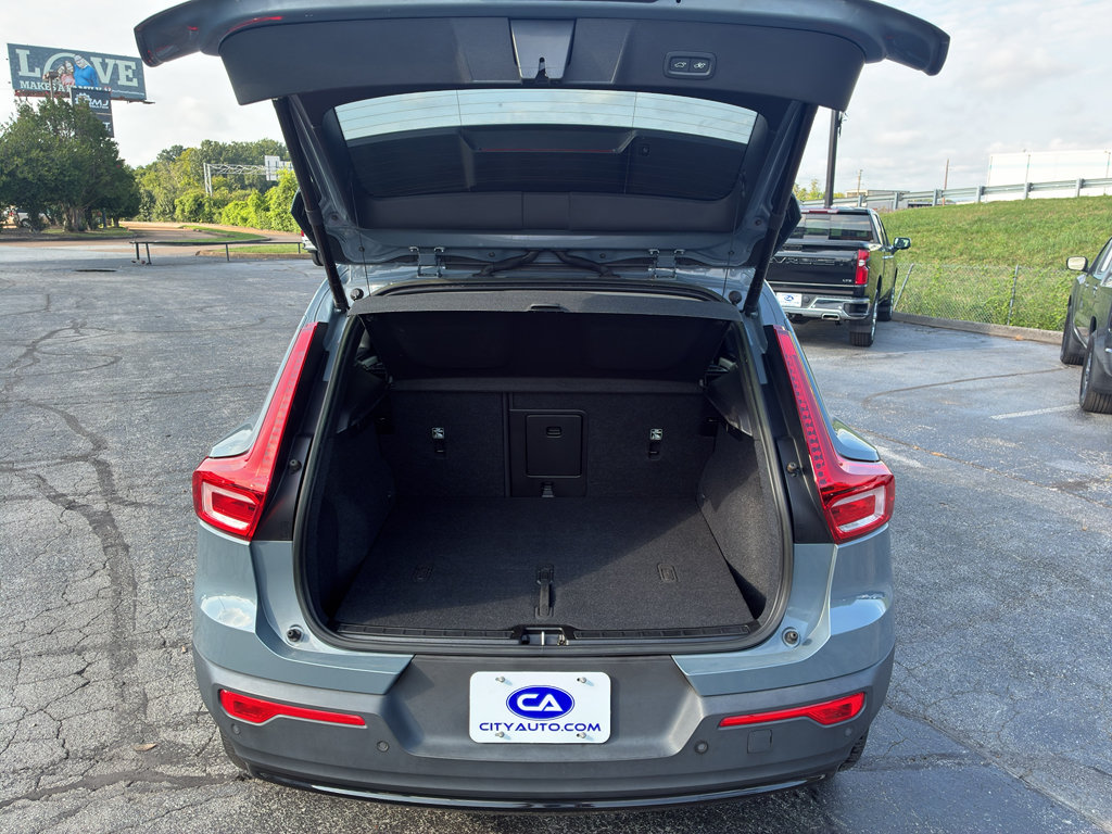 Used 2023 Volvo XC40 B4 Ultimate FWD image 26