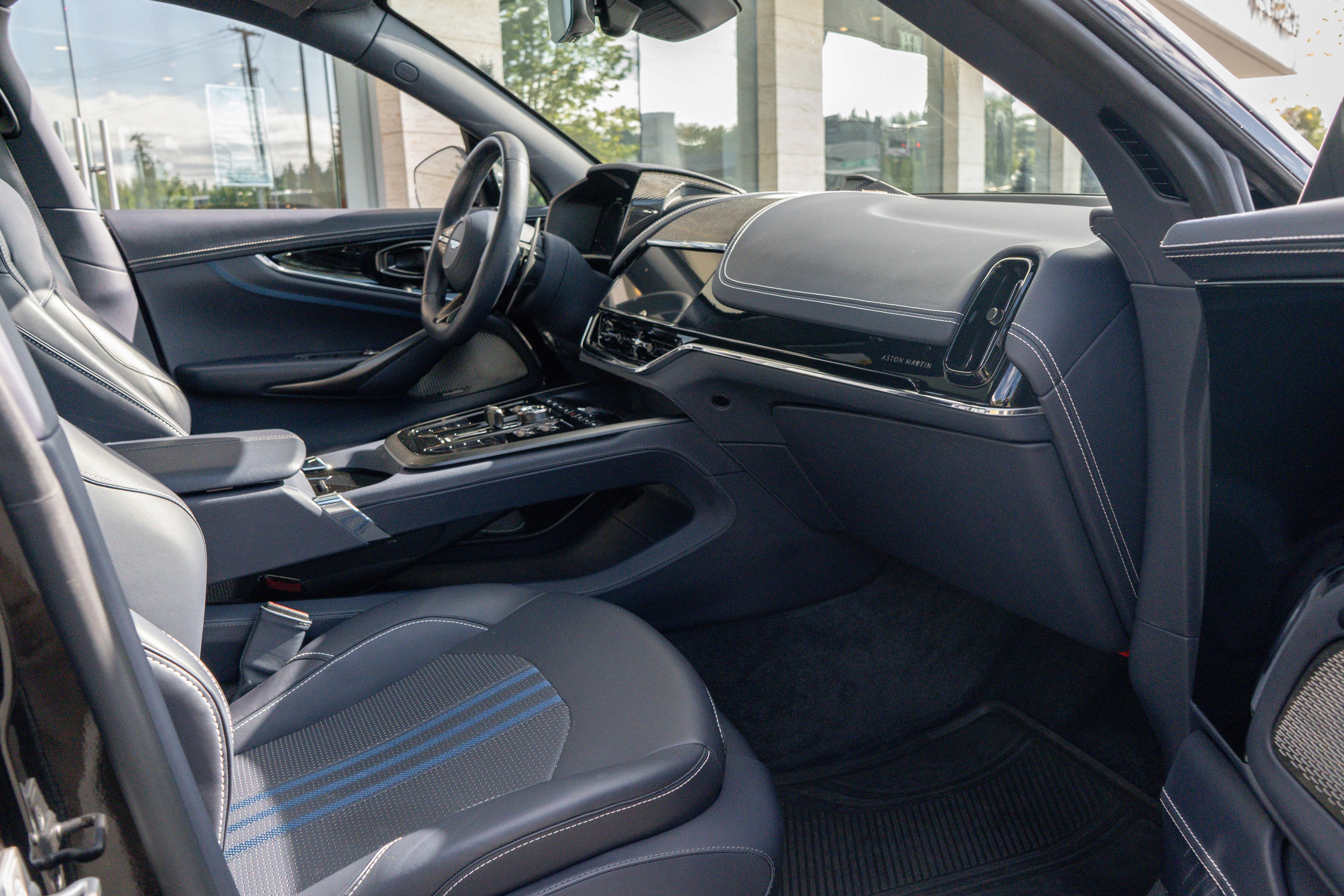 Used 2025 Aston Martin DBX 707 image 32