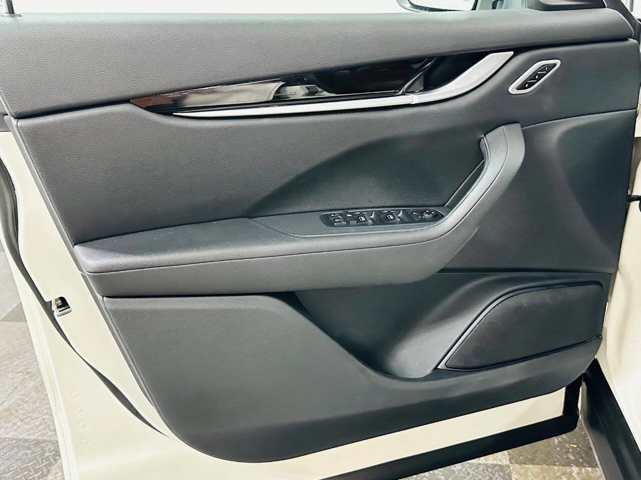 Used 2021 Maserati Levante image 27