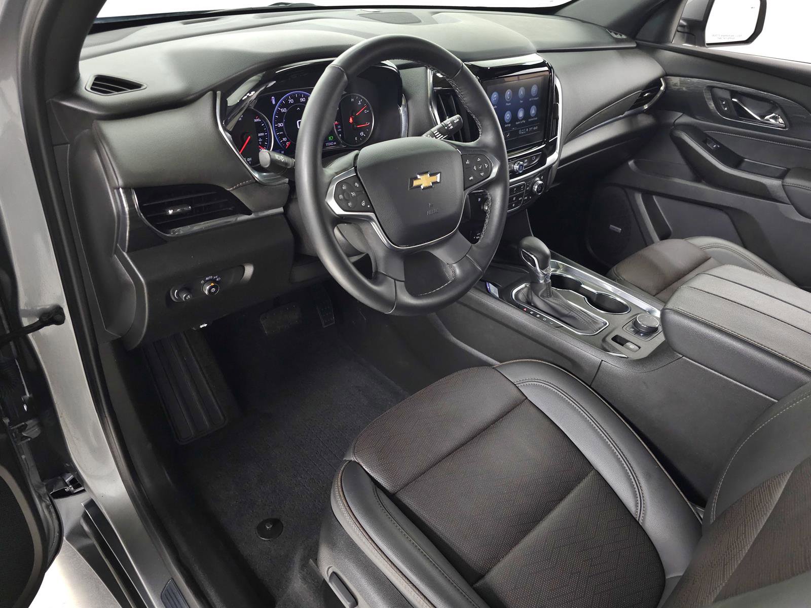 Used 2023 Chevrolet Traverse High Country w/ LPO, Floor Liner Package AWD/4WD image 18