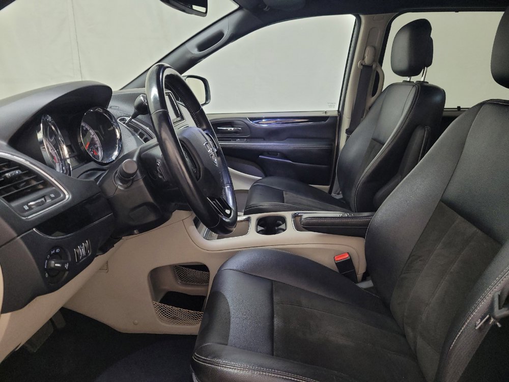 Used 2019 Dodge Grand Caravan SXT w/ Driver Convenience Group FWD image 17