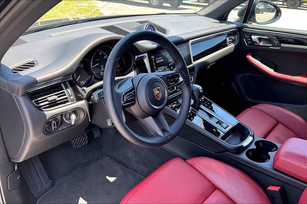 Used 2025 Porsche Macan AWD/4WD image 13