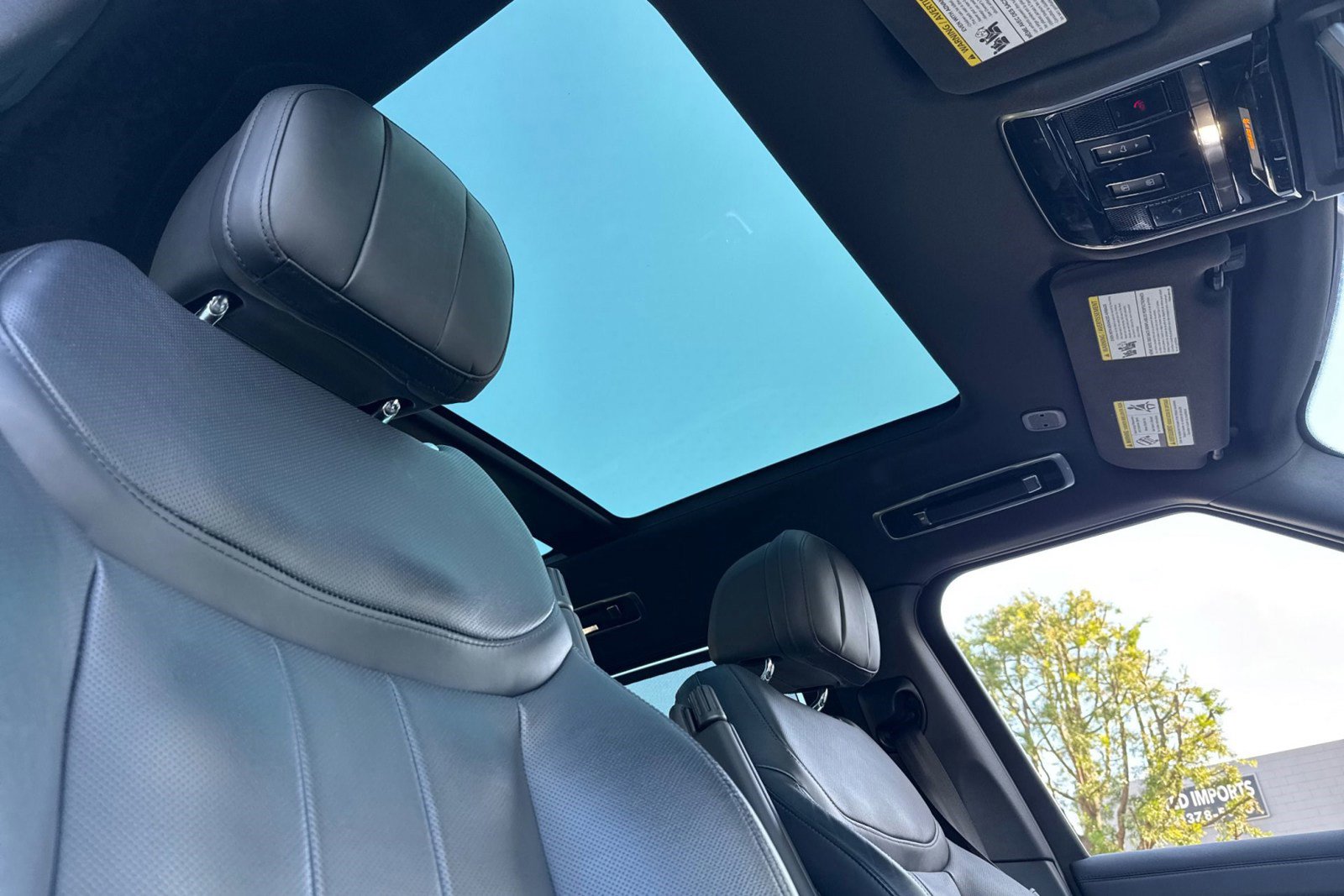 Certified 2023 Land Rover Range Rover SE image 24