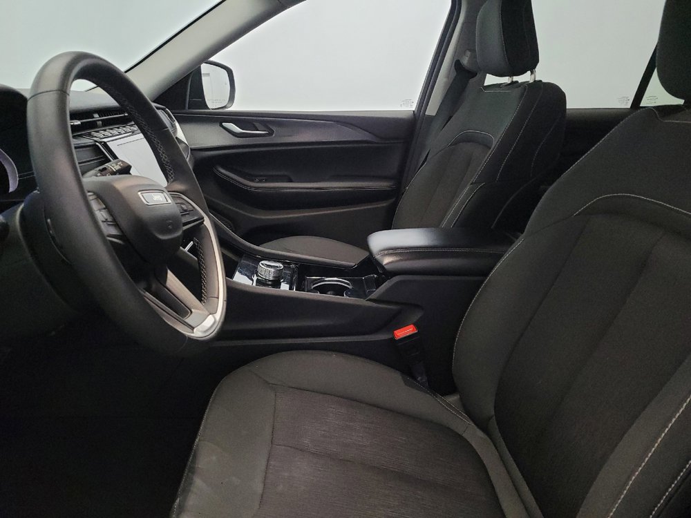 Used 2023 Jeep Grand Cherokee Laredo w/ Luxury Tech Group I image 17