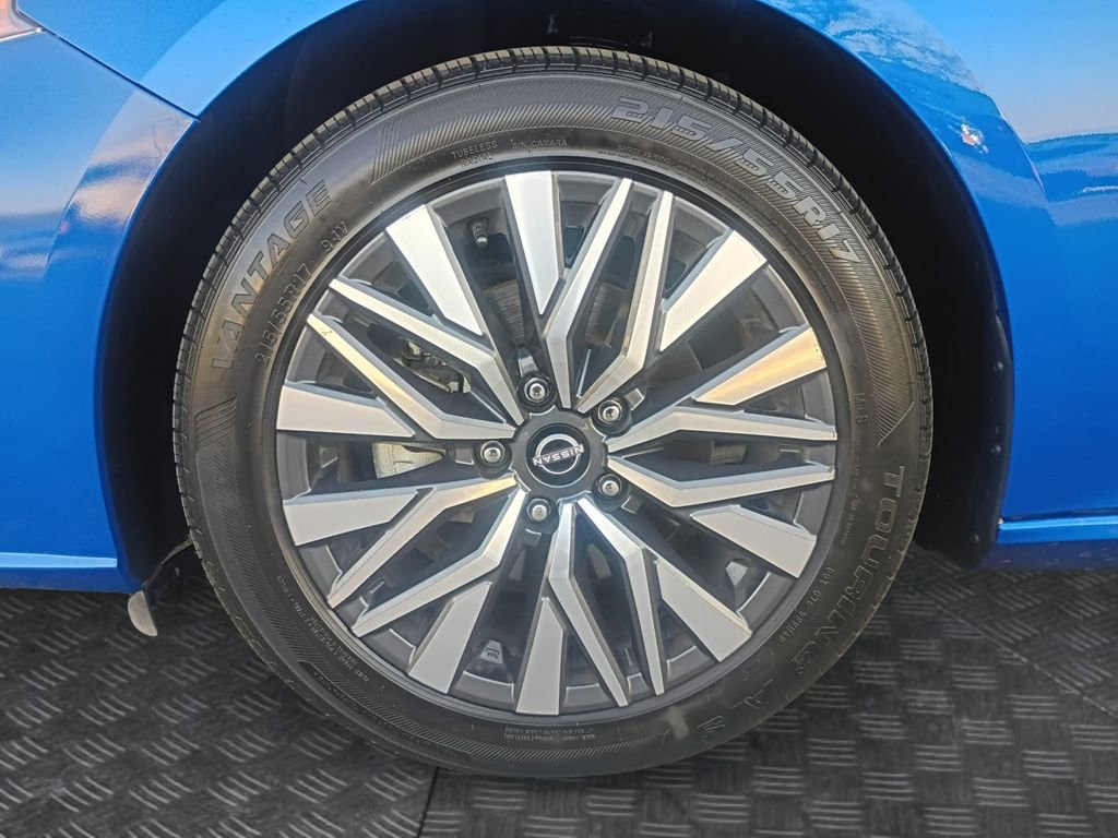 Used 2025 Nissan Altima 2.5 SV FWD image 23