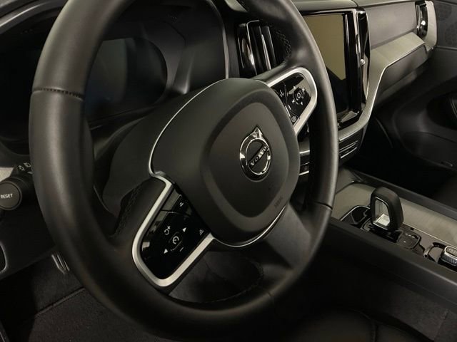 Certified 2025 Volvo XC60 B5 Plus image 19
