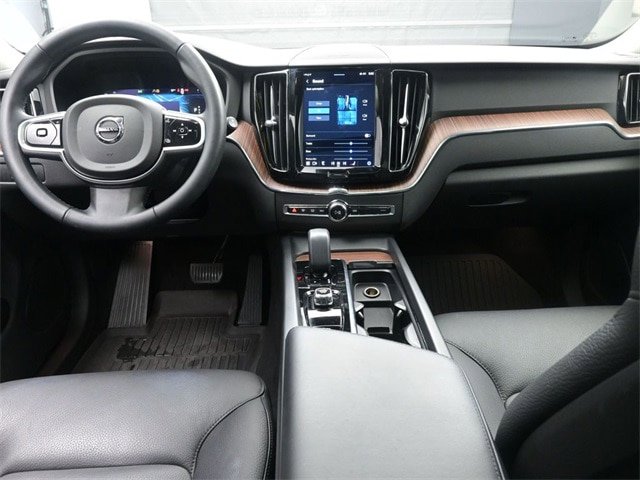 Used 2023 Volvo XC60 B5 Plus w/ Climate Package FWD image 9