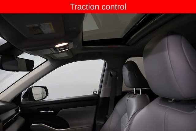 Used 2023 Toyota Highlander XLE image 14