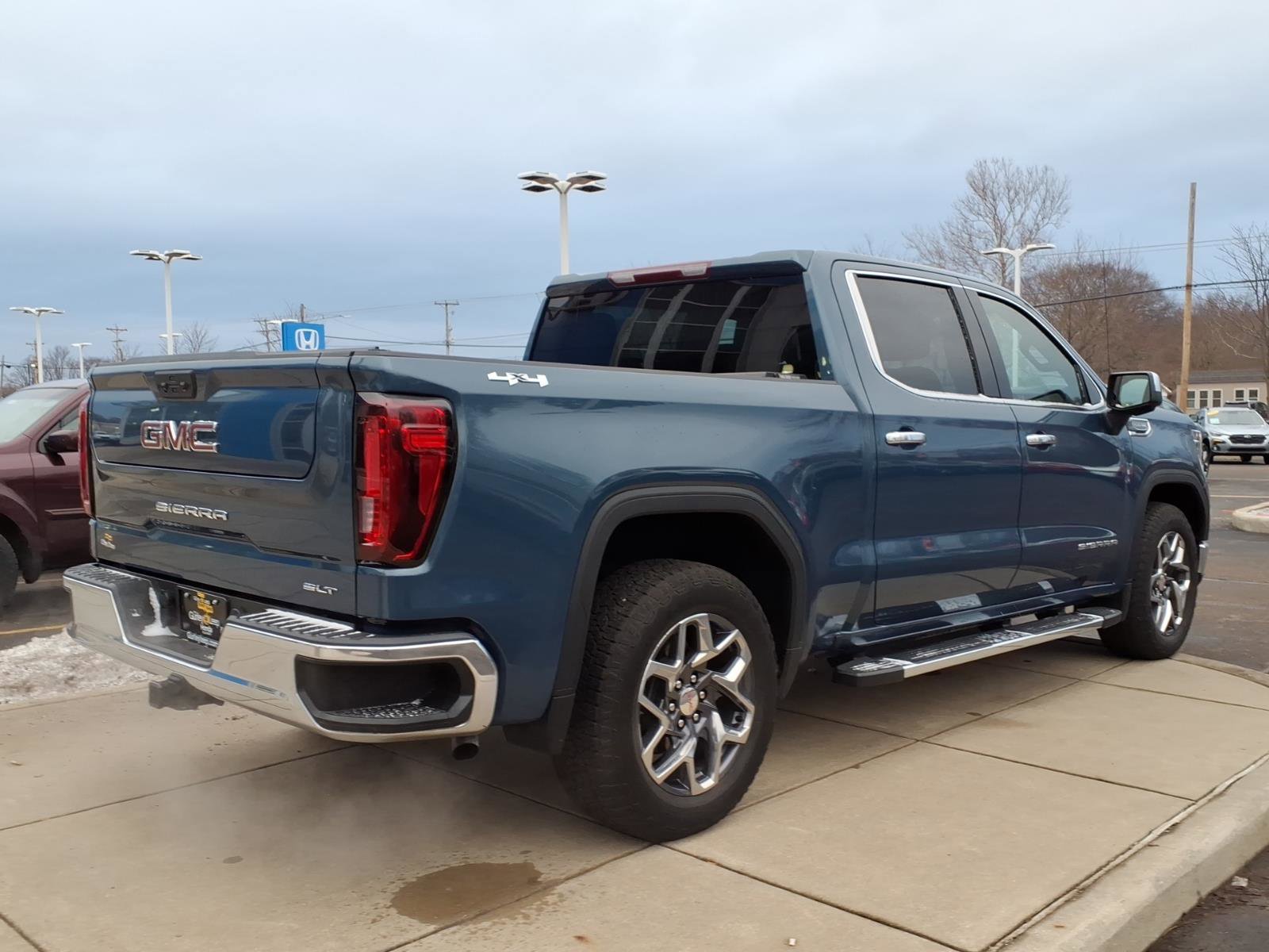 Used 2024 GMC Sierra 1500 SLT w/ SLT Convenience Package image 11