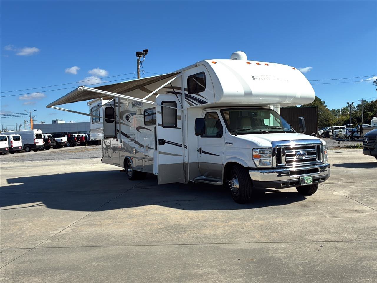 Used 2014 Ford E-450 and Econoline 450 Super Duty w/ Motorhome Prep Package RWD image 6