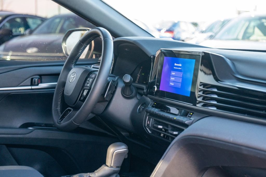 Used 2025 Toyota Camry SE w/ Convenience Package image 11