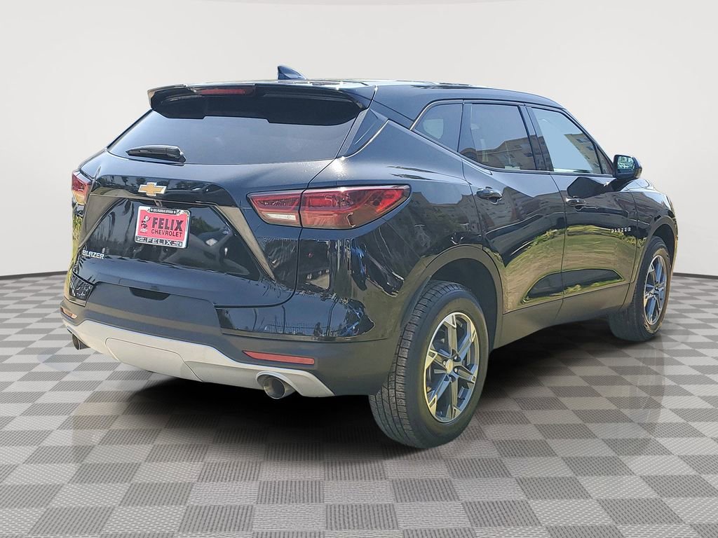 Used 2025 Chevrolet Blazer LT FWD image 4