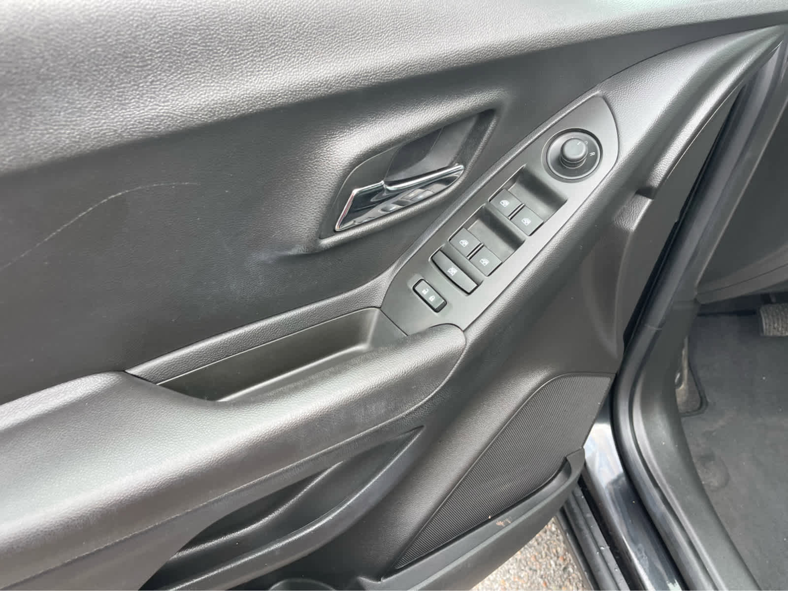 Used 2016 Chevrolet Trax LT w/ LT Convenience Package FWD image 11
