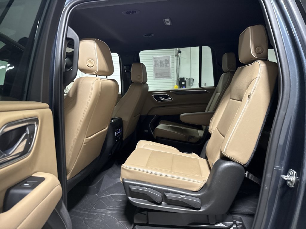 Used 2021 Chevrolet Suburban Premier AWD/4WD image 23