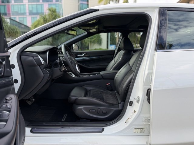 Used 2022 Nissan Maxima SR w/ Sport Mat Group image 9