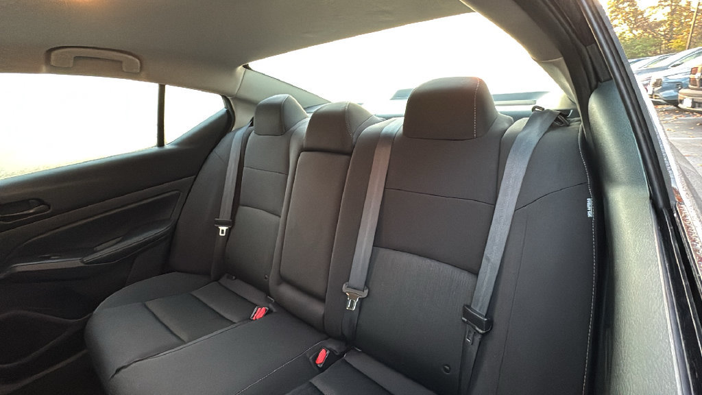 Used 2025 Nissan Altima 2.5 SV FWD image 30