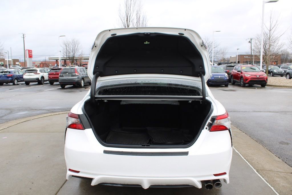 Used 2021 Toyota Camry SE w/ Blackout Package (TMS) image 9