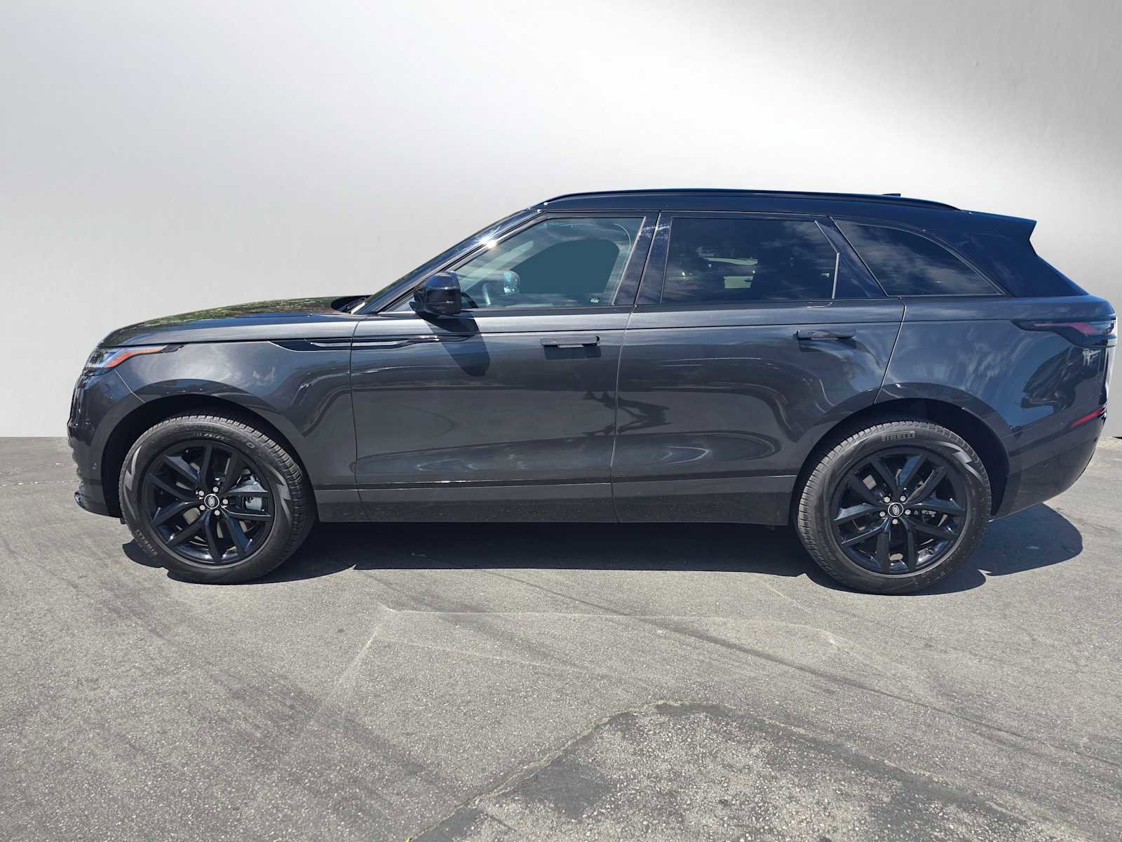 Certified 2025 Land Rover Range Rover Velar Dynamic SE image 2