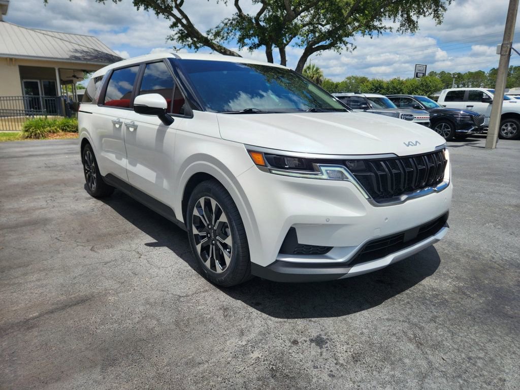 Used 2024 Kia Carnival EX FWD image 6