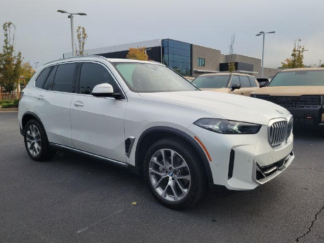 Used 2024 BMW X5 sDrive40i w/ Parking Assistance Package RWD image 3