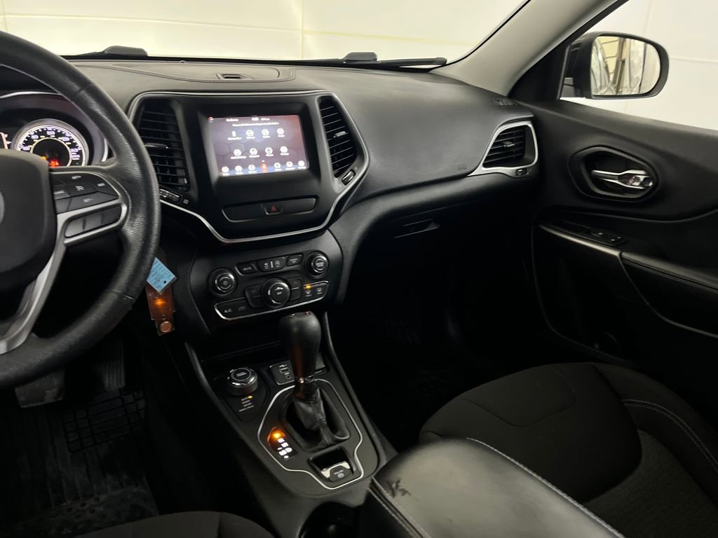 Used 2019 Jeep Cherokee Latitude w/ Popular Appearance Group image 34