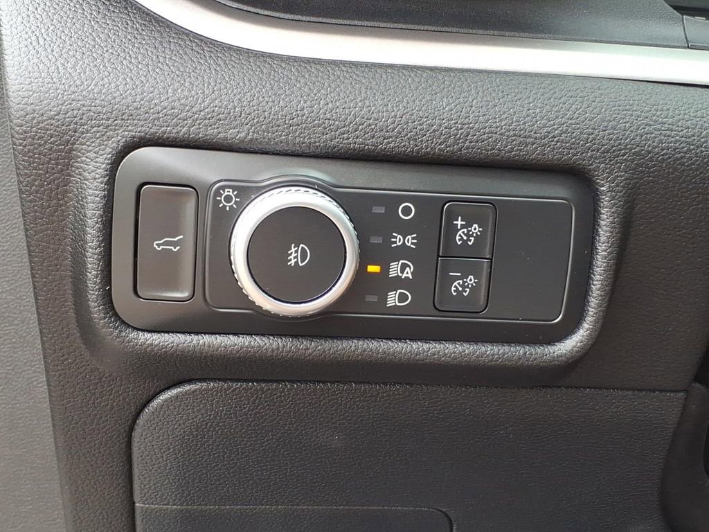 Used 2022 Ford Explorer XLT w/ Equipment Group 202A image 19
