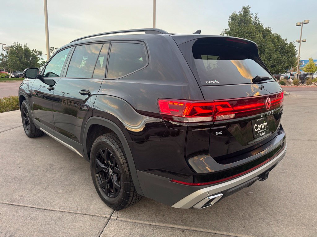 Used 2025 Volkswagen Atlas Peak Edition SE AWD/4WD image 5