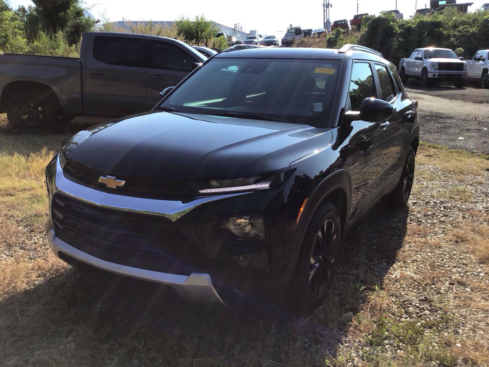 Used 2023 Chevrolet TrailBlazer LT w/ Convenience Package FWD image 2