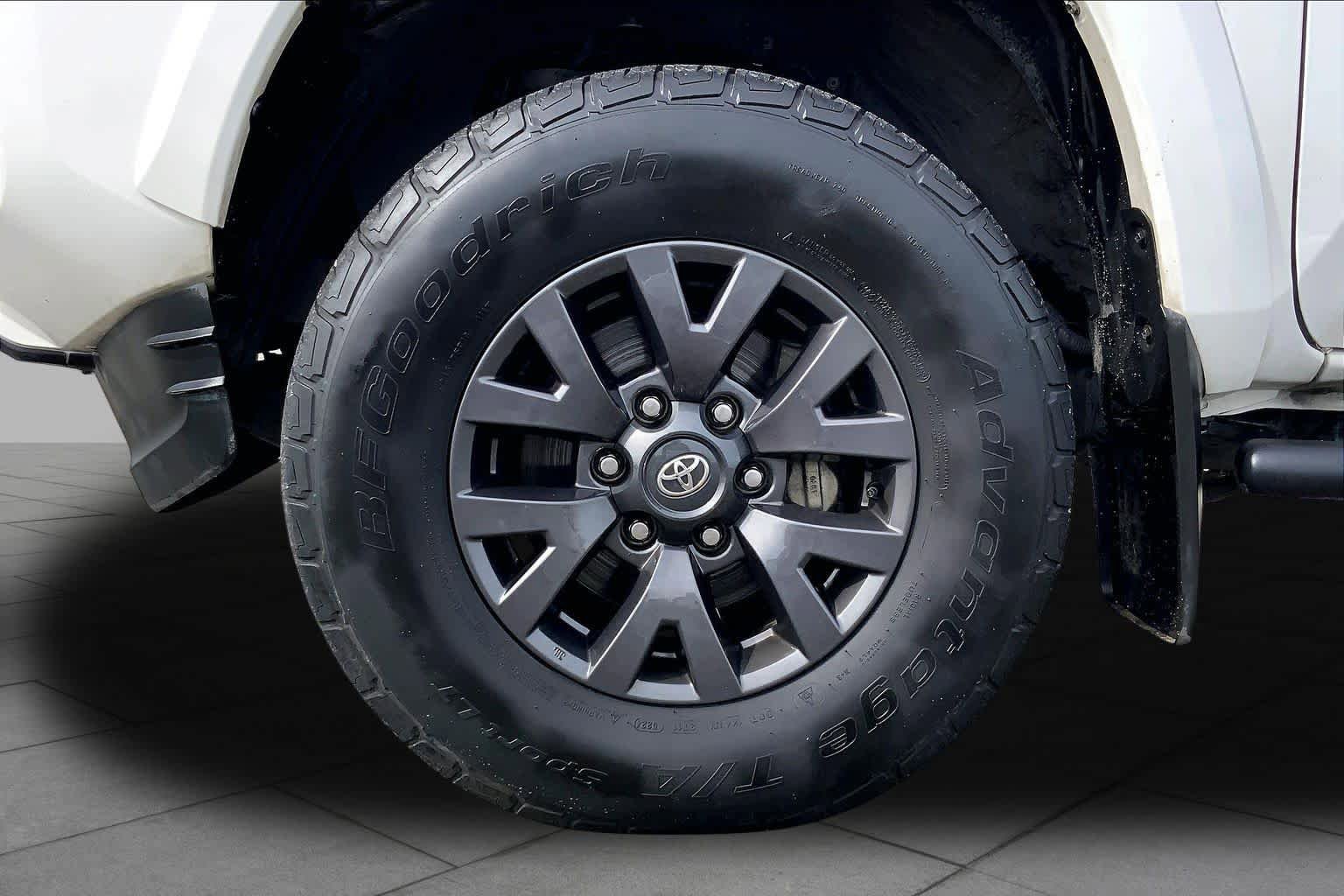 Used 2021 Toyota Tacoma SR5 RWD image 11
