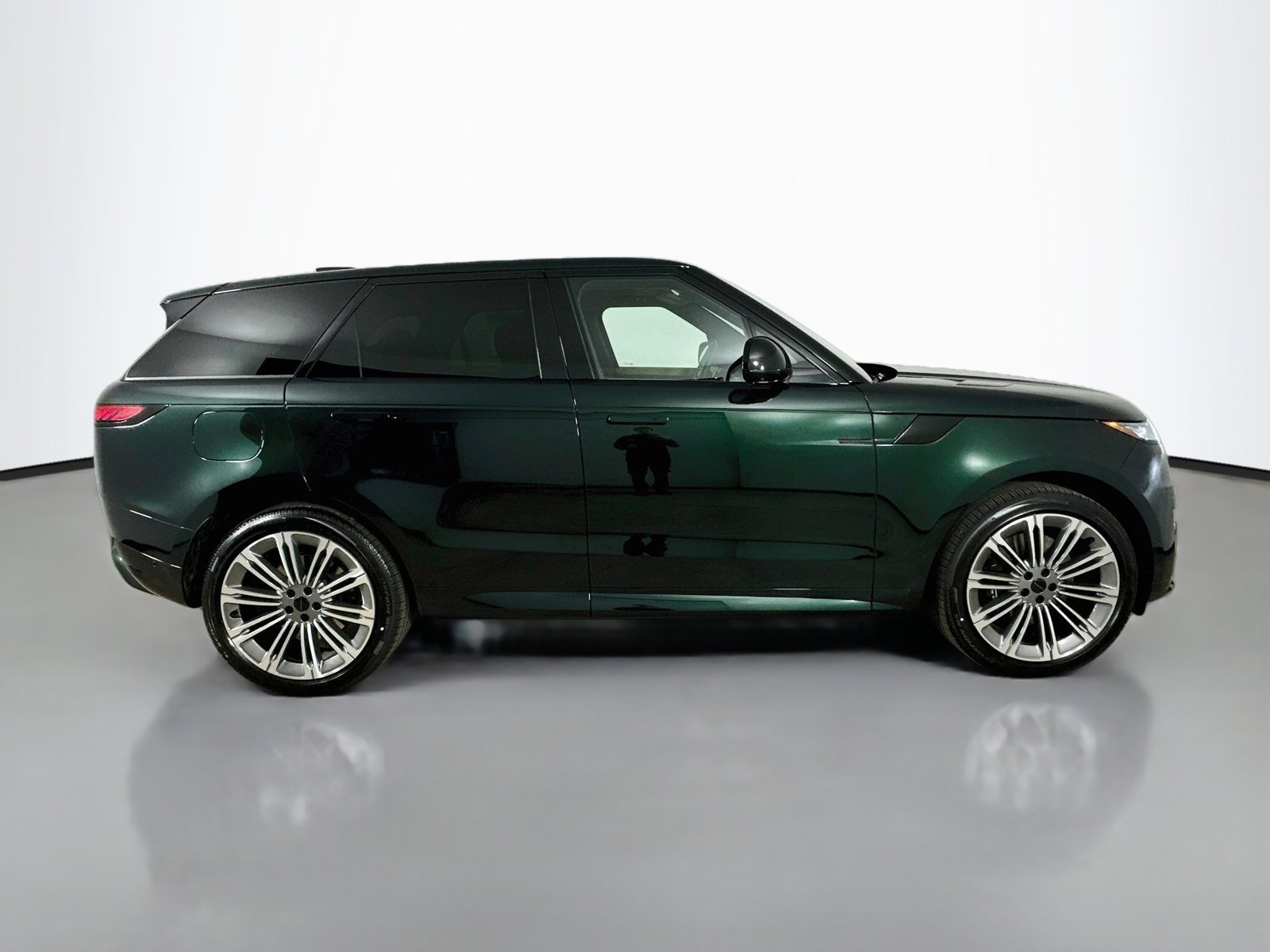 New 2027 Land Rover Range Rover Sport Dynamic SE AWD/4WD image 4