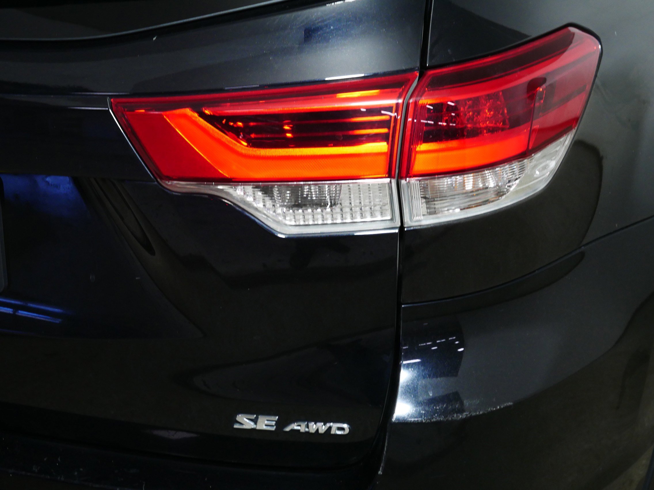 Used 2018 Toyota Highlander SE AWD/4WD image 17