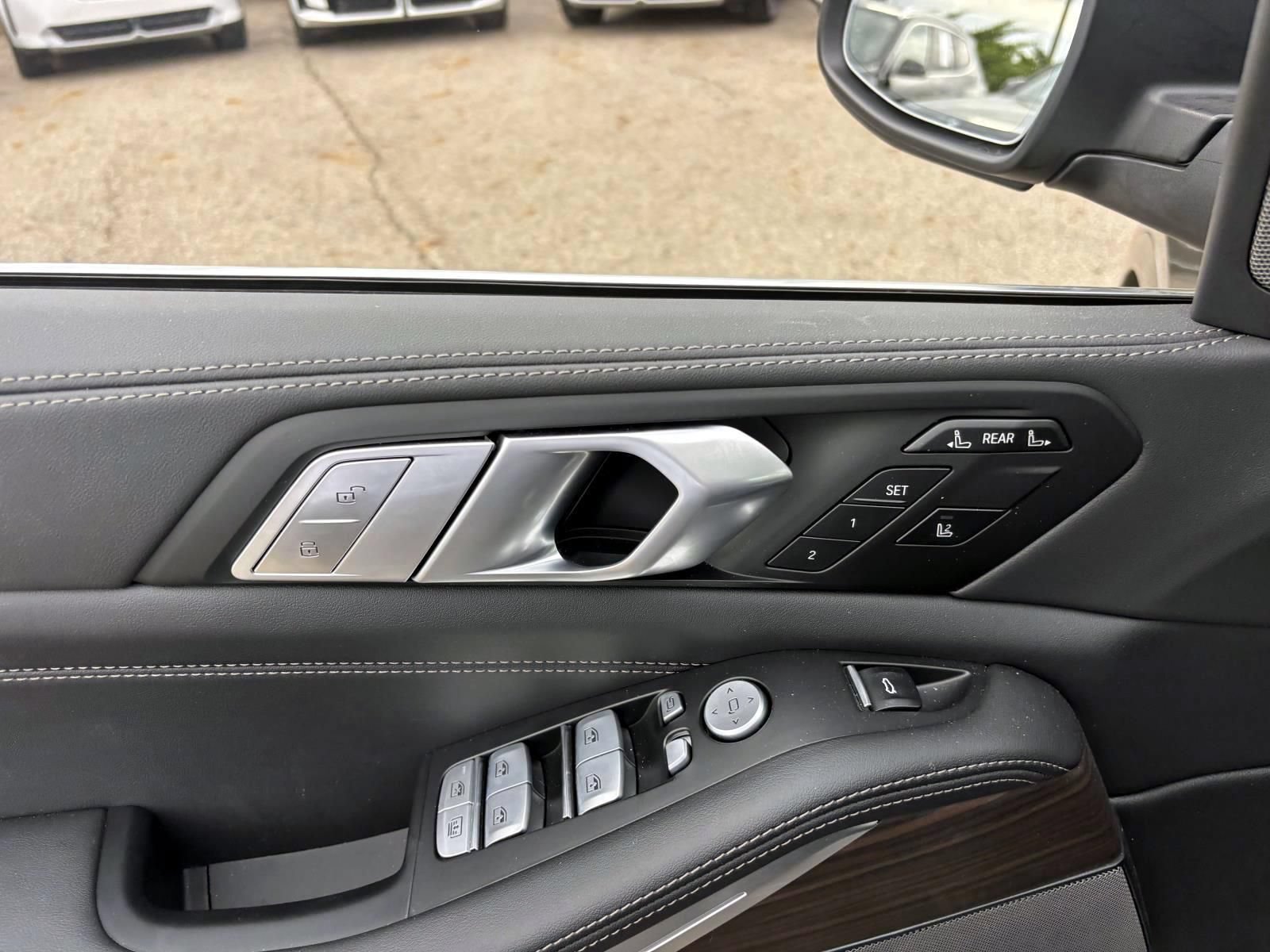Used 2026 BMW X7 xDrive40i w/ Premium Package AWD/4WD image 12