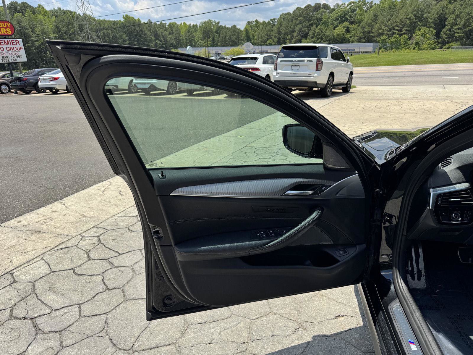 Used 2019 BMW 530i w/ M Sport Package RWD image 6