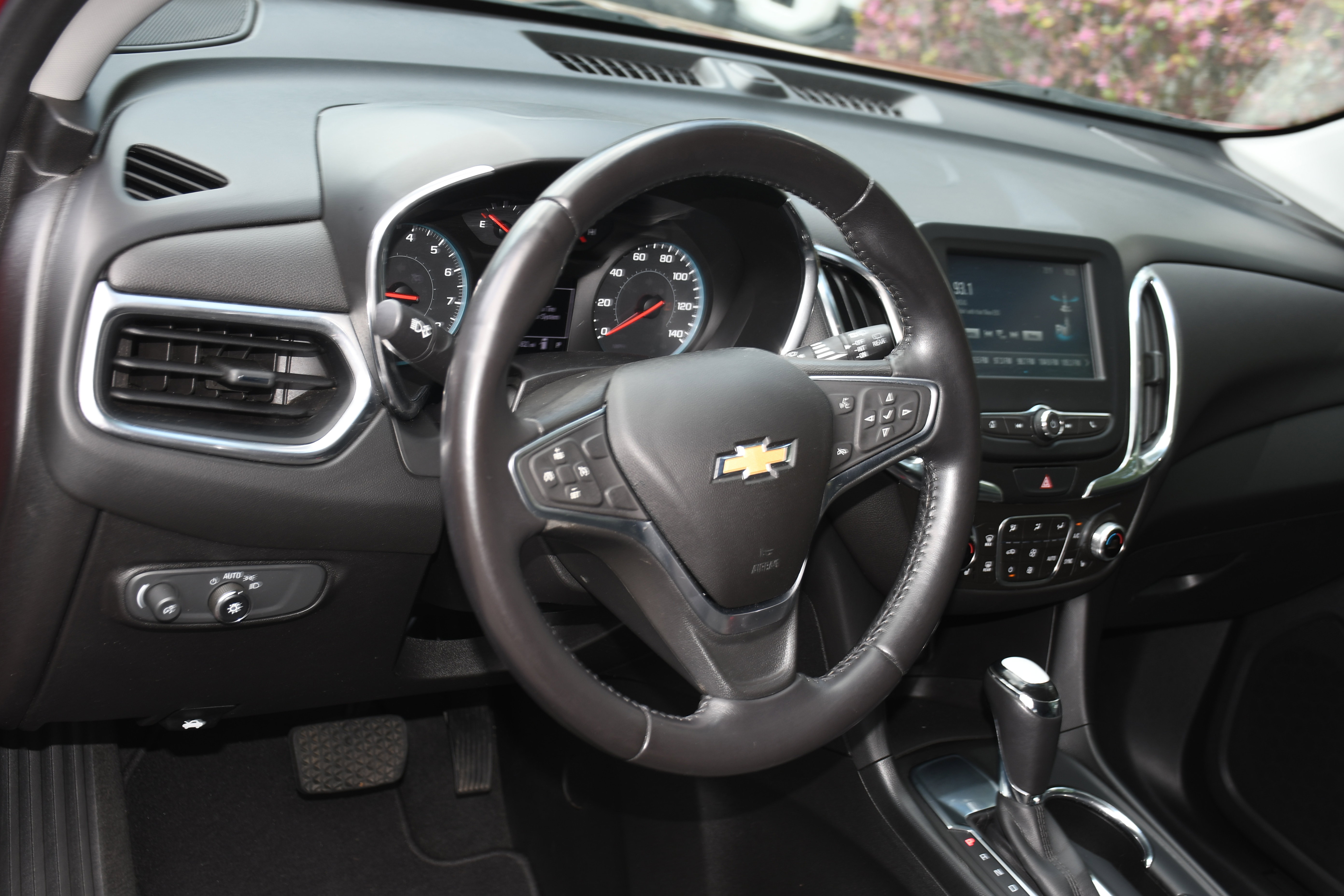 Used 2018 Chevrolet Equinox LT FWD image 8
