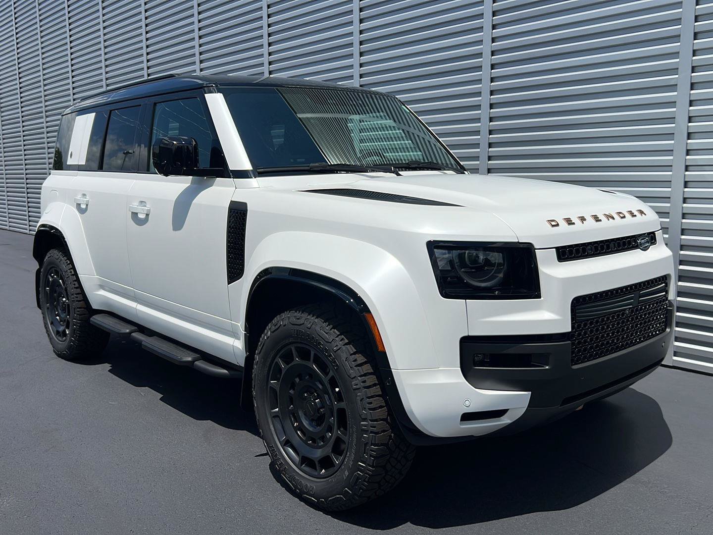 New 2026 Land Rover Defender 110 OCTA AWD/4WD image 7