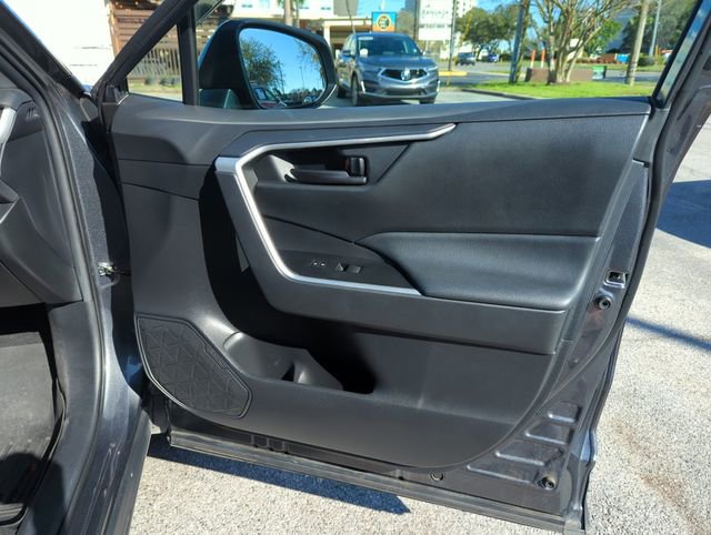 Used 2021 Toyota RAV4 LE image 31