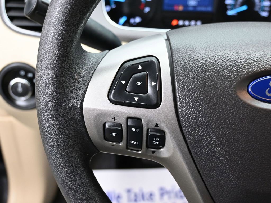 Used 2016 Ford Taurus SE image 16
