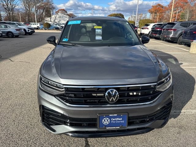 Certified 2024 Volkswagen Tiguan SE R-Line image 2