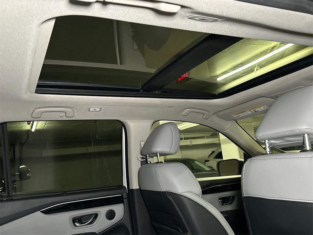 Used 2023 Honda Pilot Touring image 19