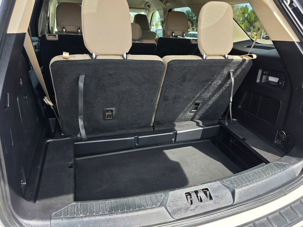 Used 2021 Ford Explorer XLT image 18