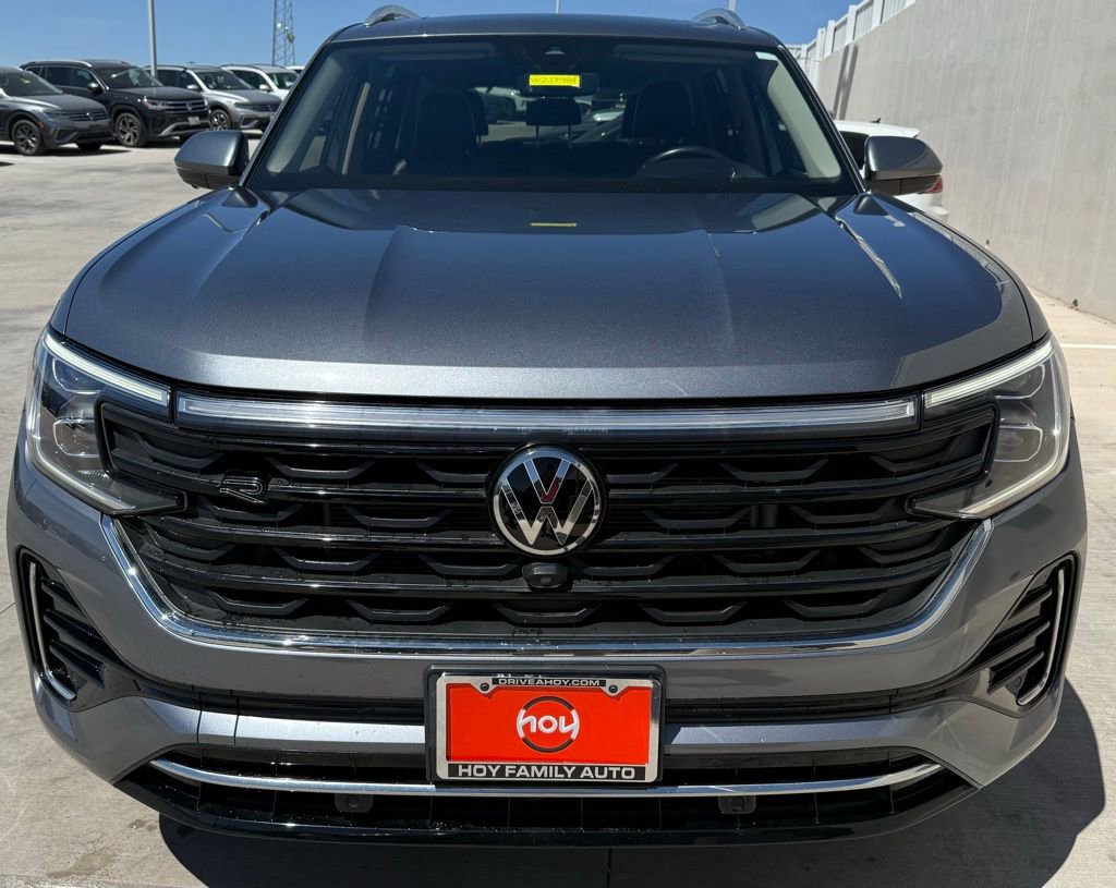 Used 2024 Volkswagen Atlas SEL Premium R-Line image 2
