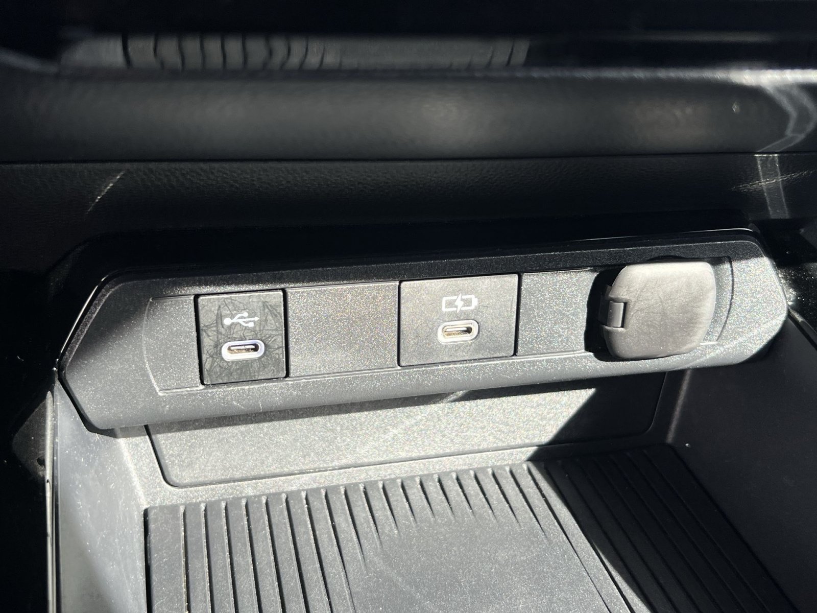 Used 2025 Toyota Prius LE FWD image 32