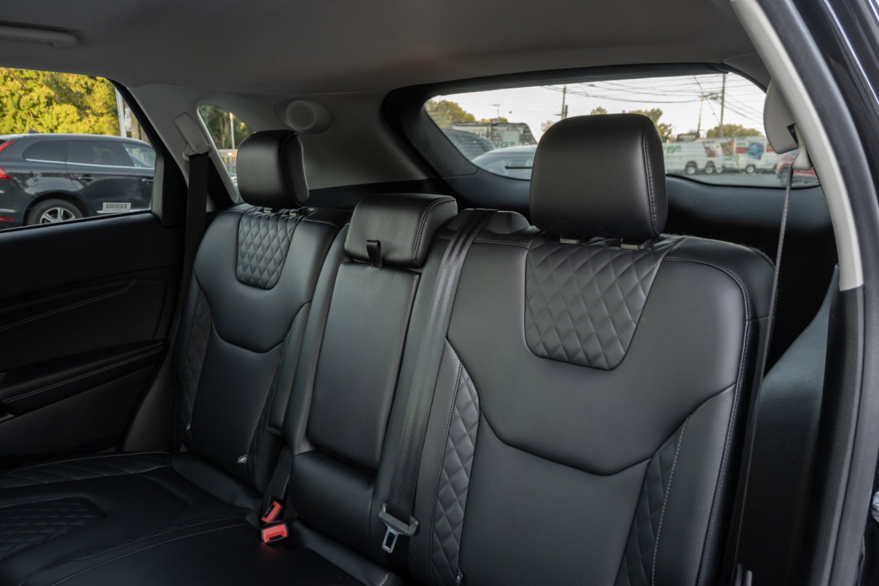 Used 2024 Ford Edge Titanium image 19