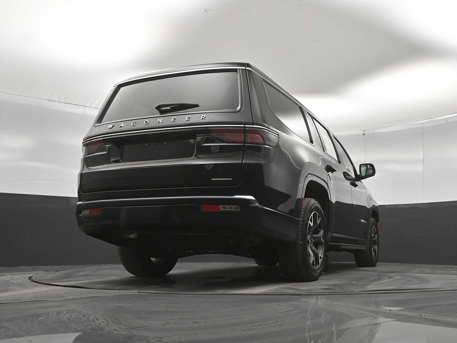 Used 2024 Jeep Wagoneer Series III AWD/4WD image 36