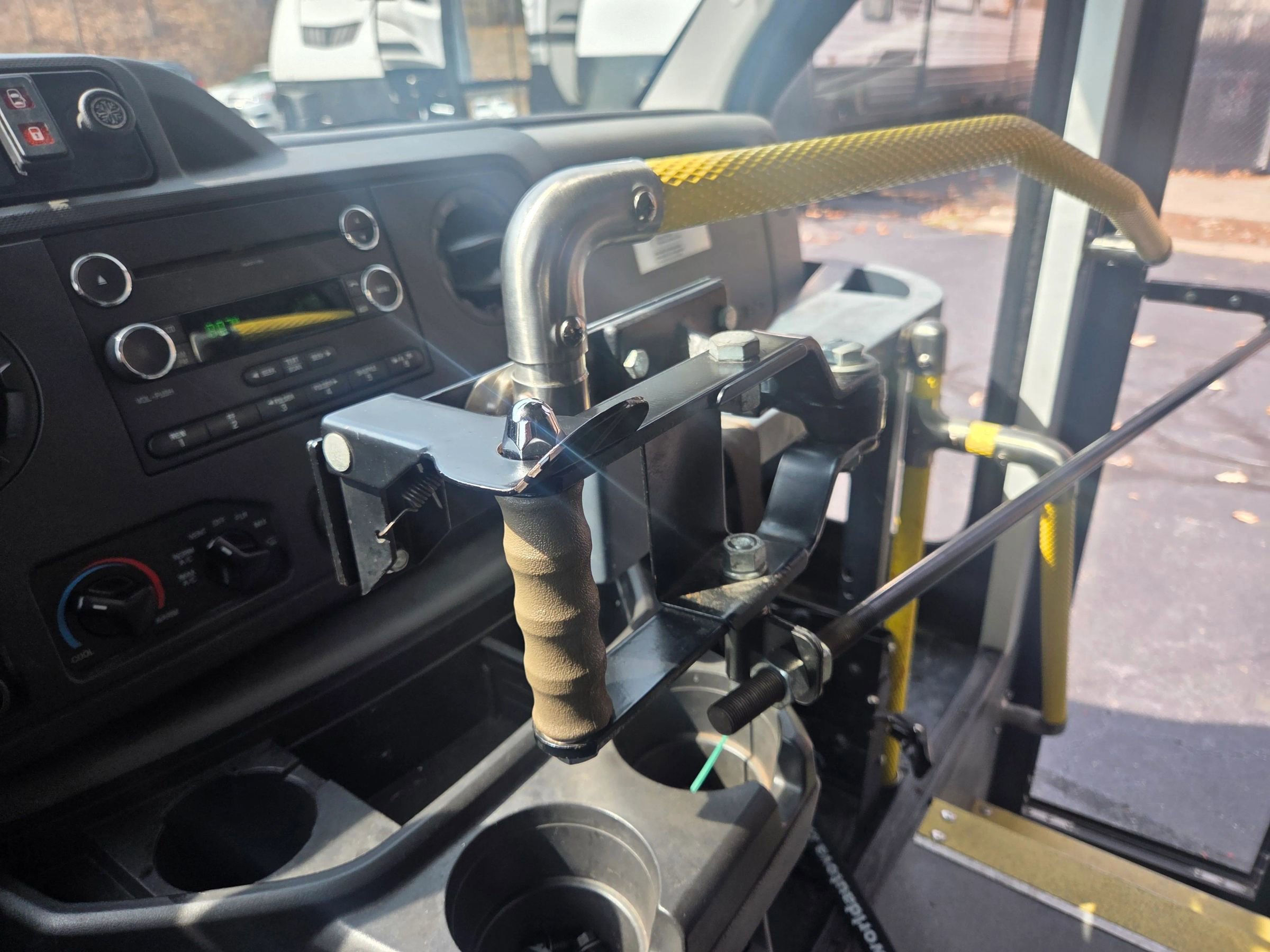 Used 2014 Ford E-350 and Econoline 350 Super Duty image 9