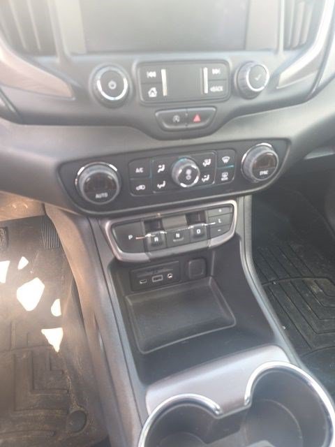 Used 2022 GMC Terrain AT4 w/ Tech Package AWD/4WD image 15